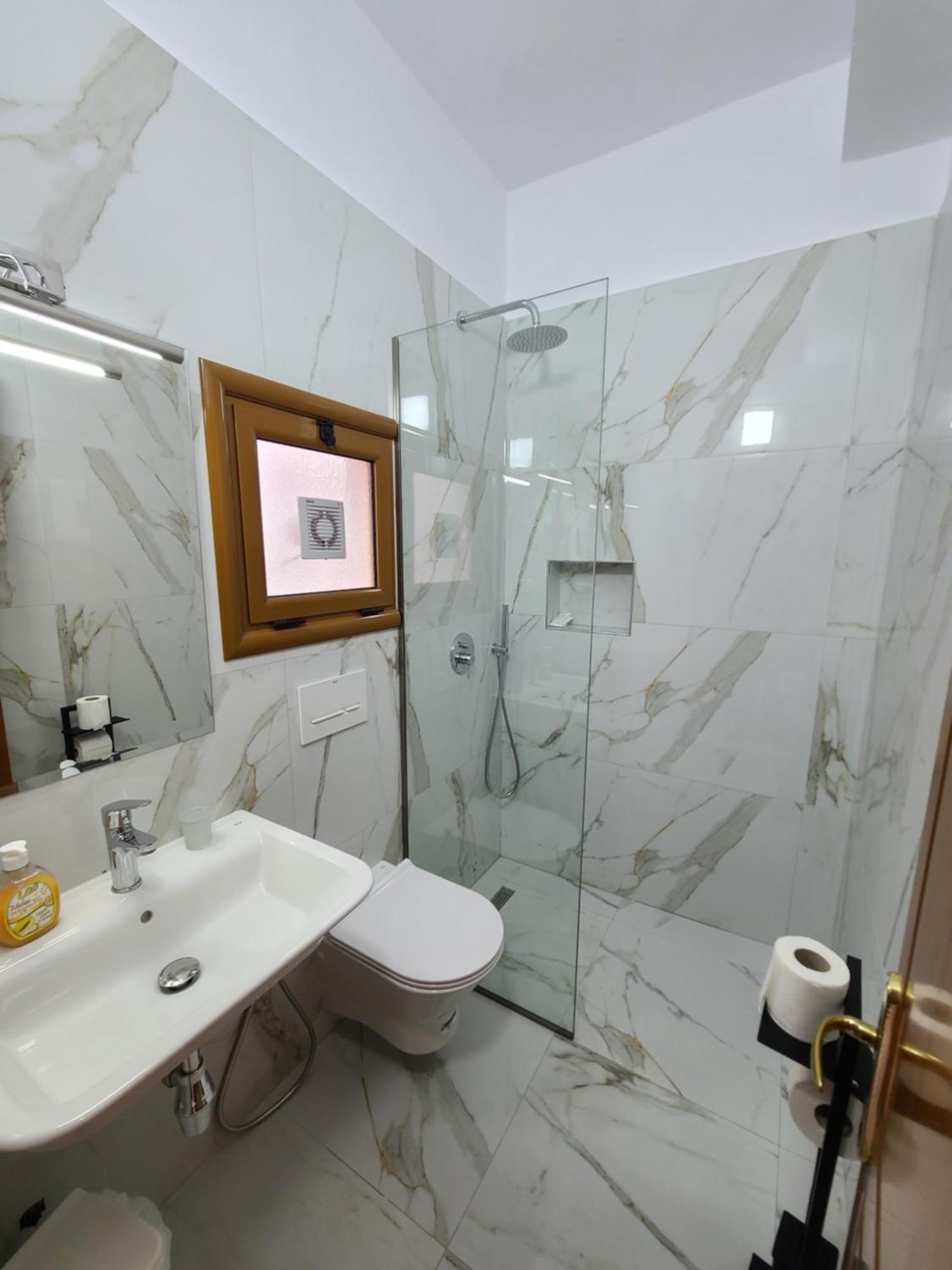 Hotel Martini Vlorë Pokoj fotografie